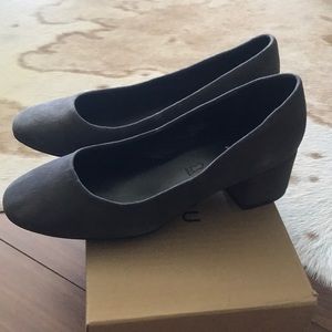 Grey Suede Le Chateau Flex Heel